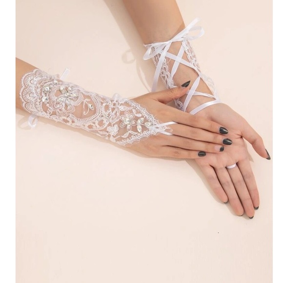 Rhinestone Decor Bridal Gloves 💍 - Picture 5 of 5